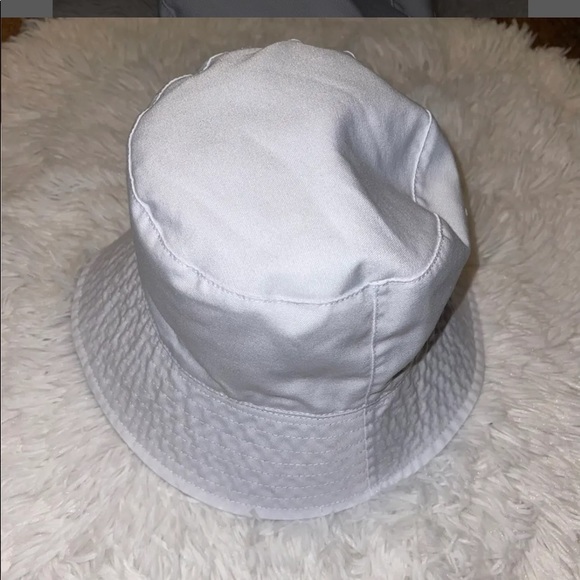 - Alice and Oliva Reversible bucket rain or shine hat new with tags - Picture 3 of 9